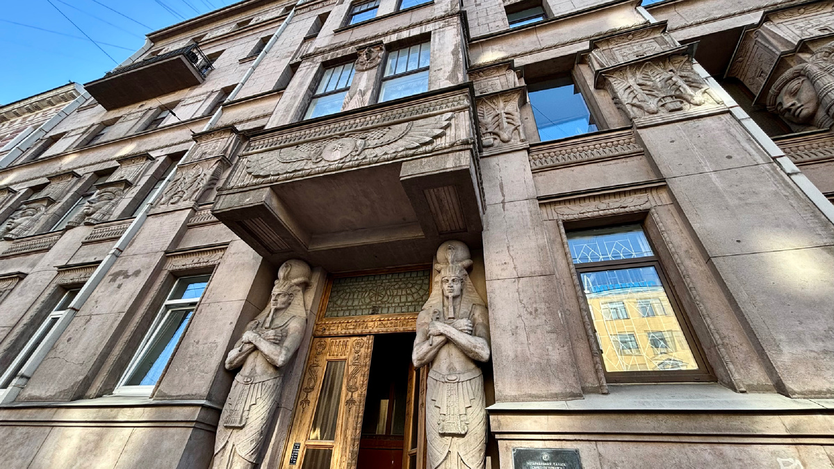 Доходный дом Нежинской в Санкт-Петербурге, который в народе прозвали "Египетский дом"