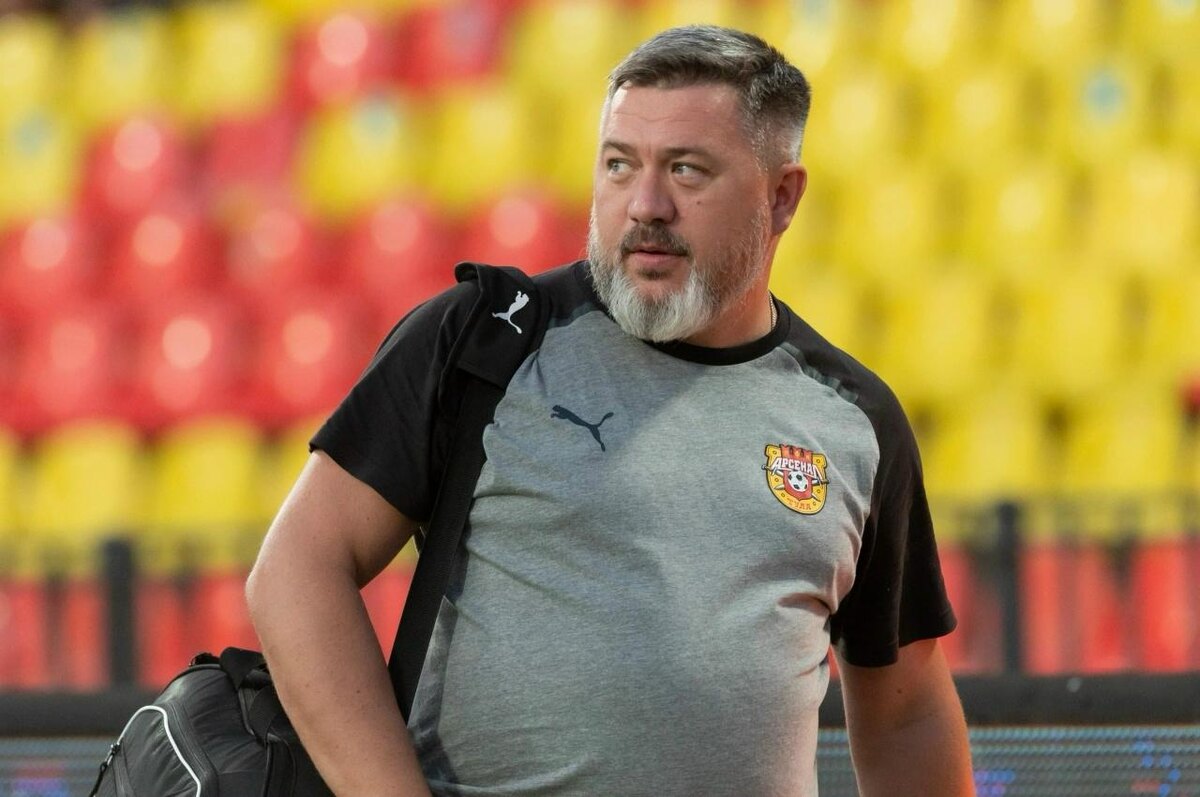    Главврач тульского ФК "Арсенал" спас двух пассажиров самолета Москва - Хабаровск