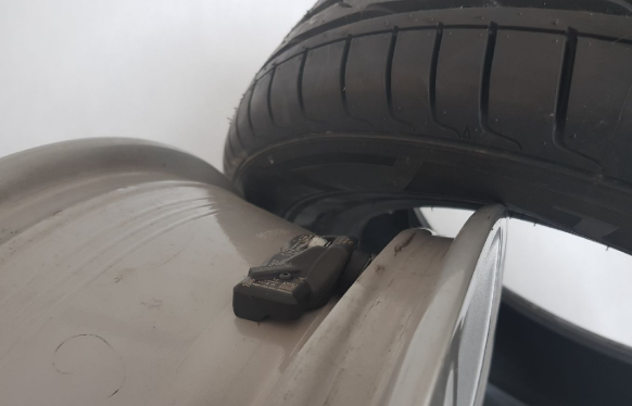 Можно ли переставлять датчики давления в шинах местами