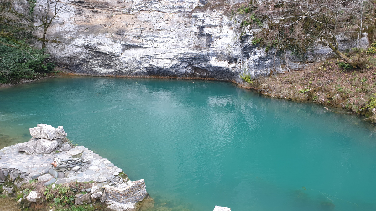 Голубое озеро