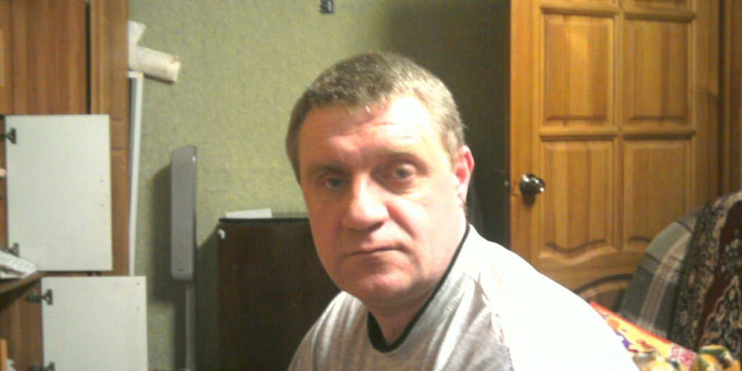 Дочь (25 лет) привела знакомиться парня (49 лет) и все бы ничего, но он мой бывший одноклассник…