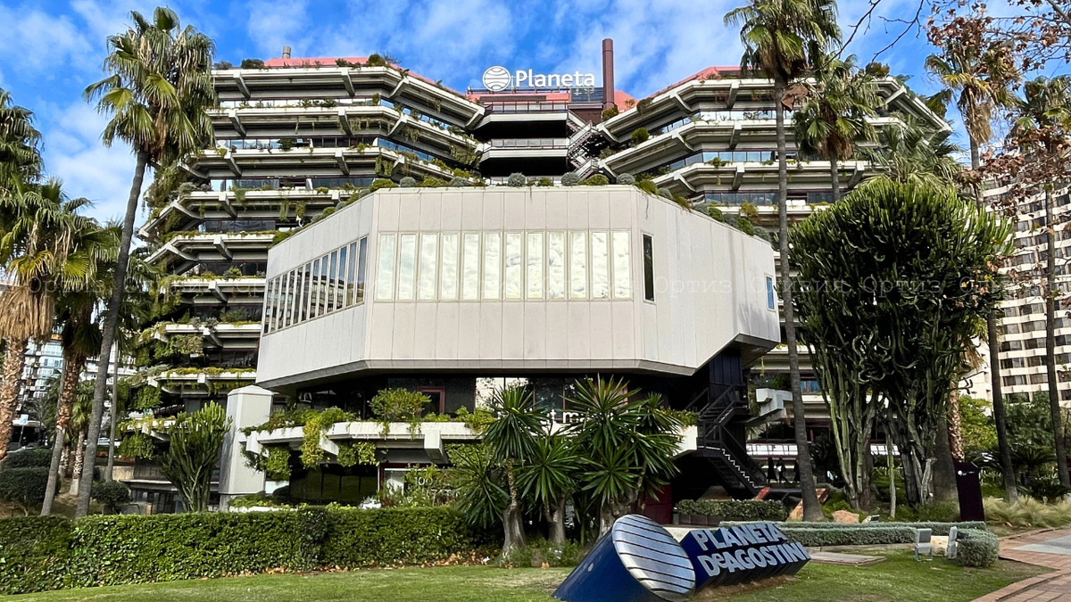 Барселона. Здание Planeta. Фото автора