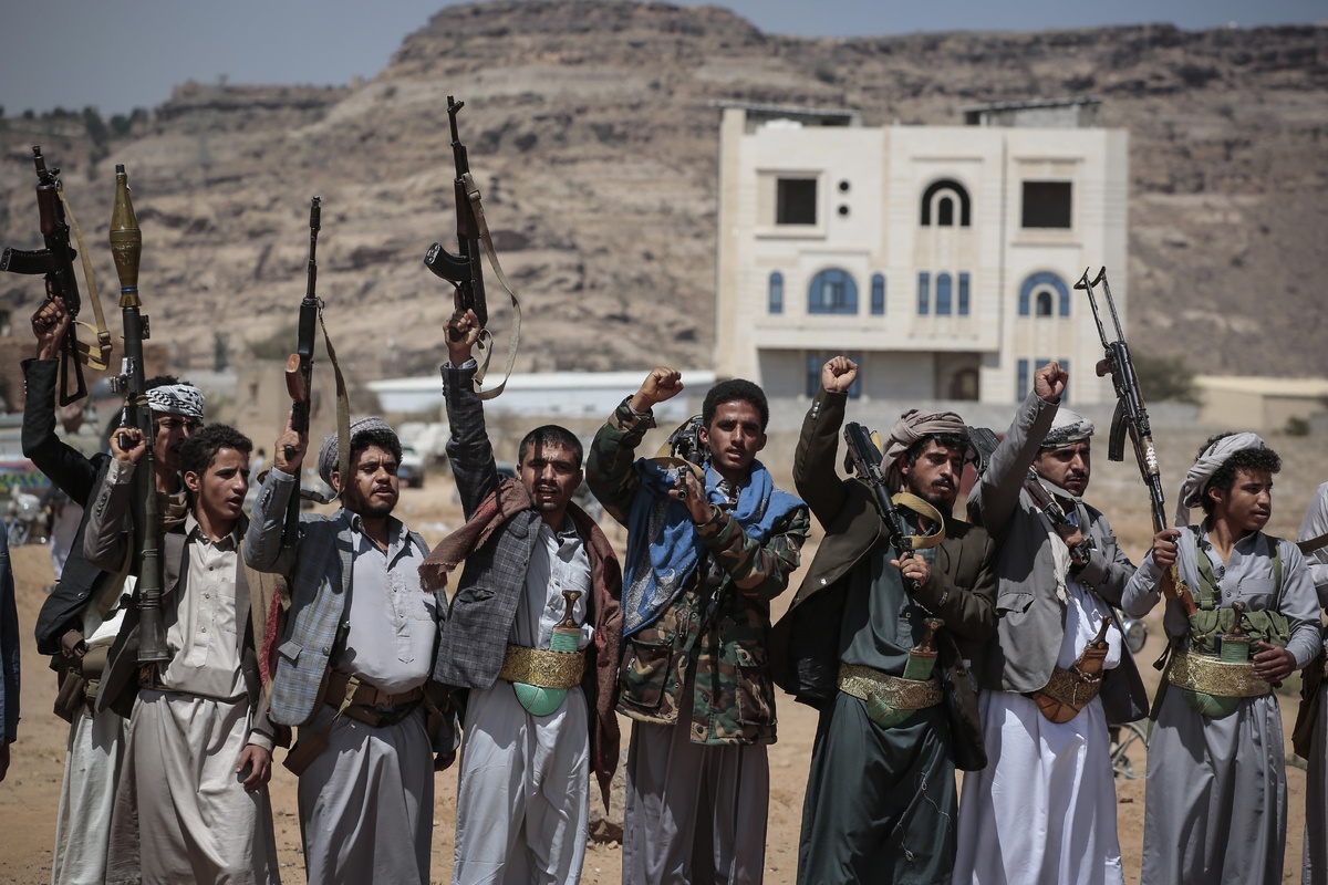    Вооруженные повстанцы поддерживаемых Ираном хуситов