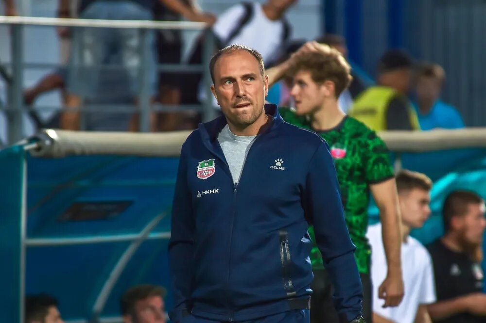 Главный тренер "Нефтехимика" Кирилл Новиков. Фото ФК Нефтехимик 