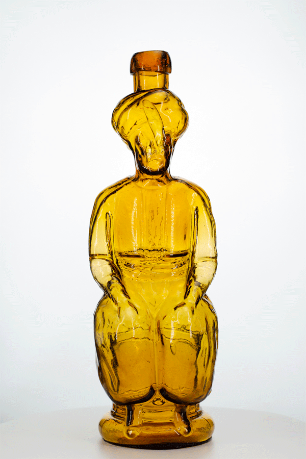 Турок в тюрбане на барабане