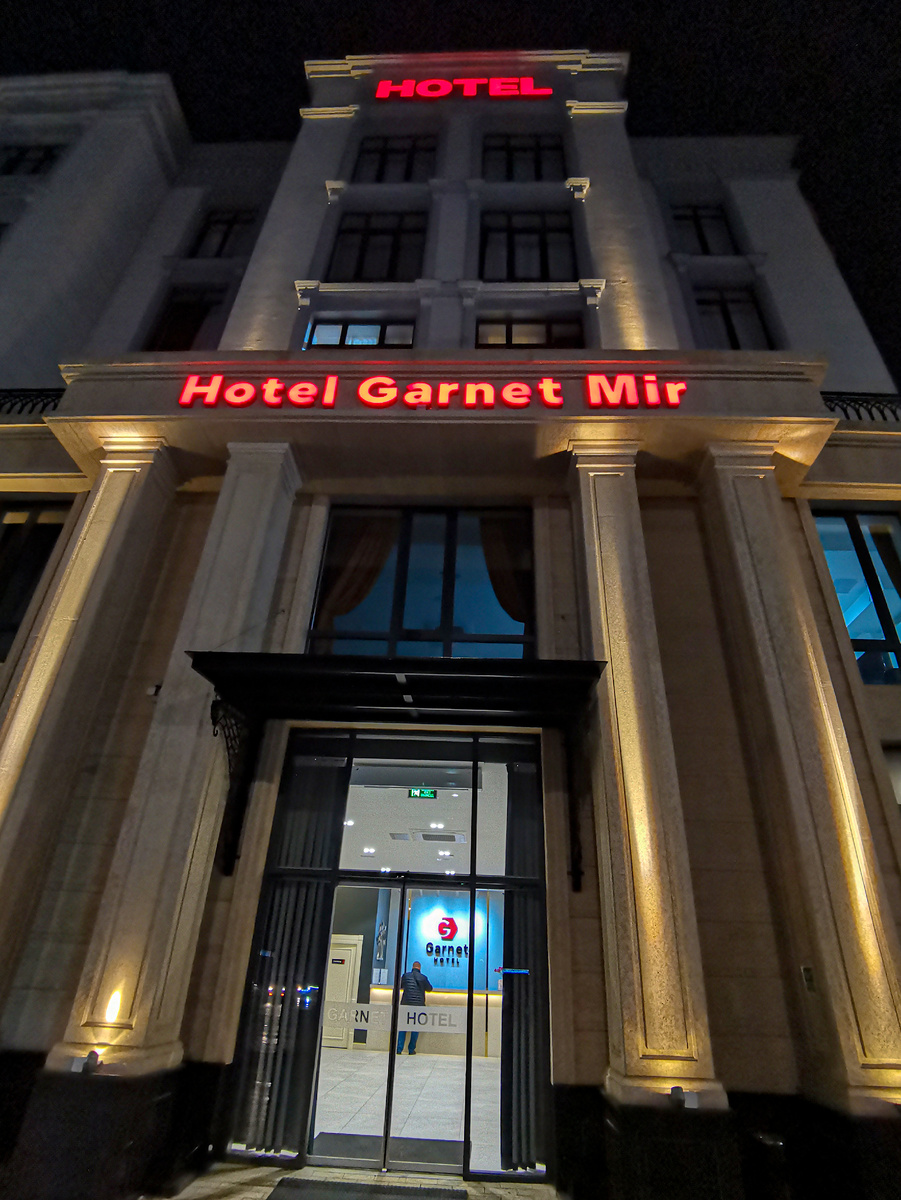 Главный вход в отель. Фото из личного архива.