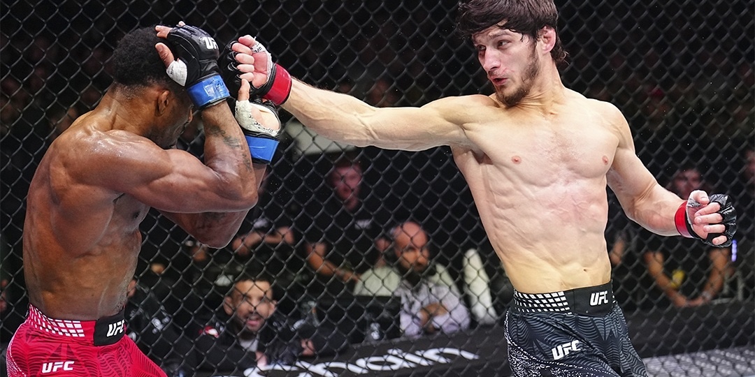 Ограбление не удалось: Евлоев победил Мерфи в претендентском бою вопреки действиям рефери и идет за чемпионом