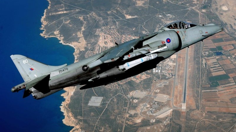     Истребитель над британской авиабазой Акротири на Кипре   
[defenceimages.mod.uk]