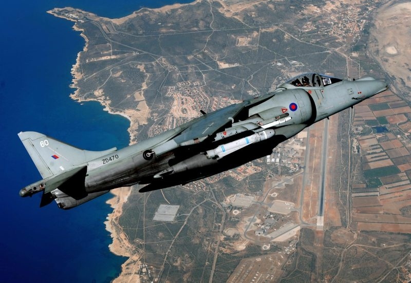     Истребитель над британской авиабазой Акротири на Кипре   
[defenceimages.mod.uk]