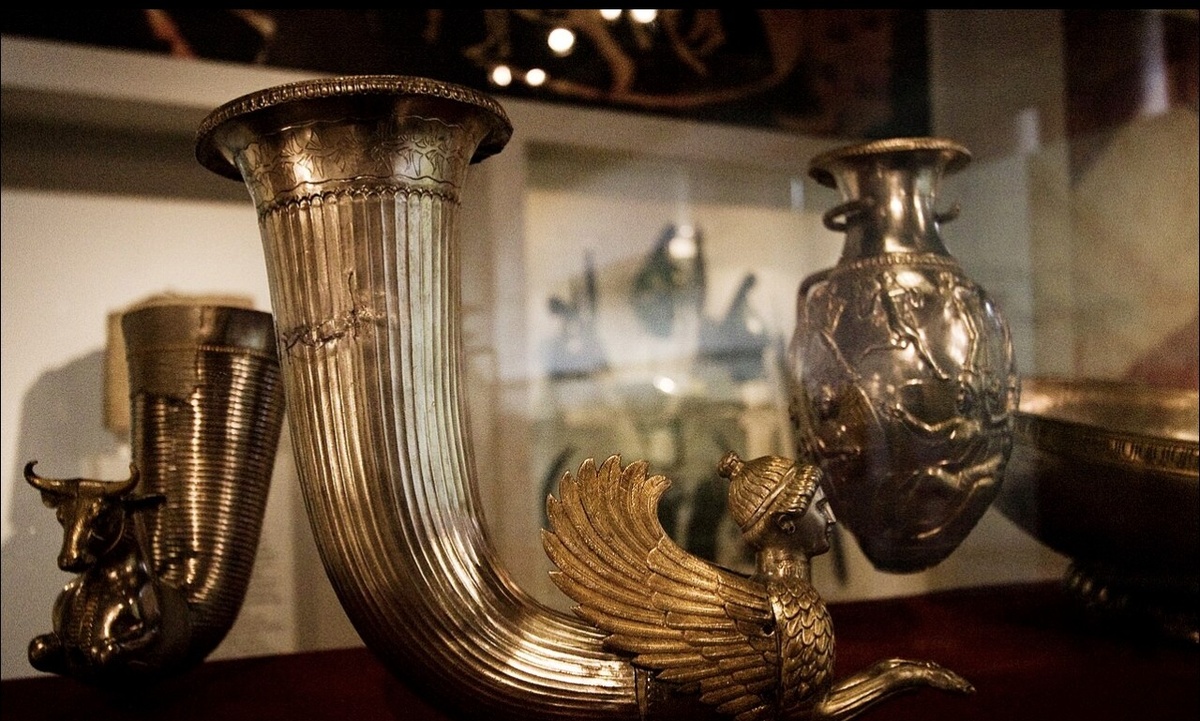 Серебряная посуда из Борово, из Интернета. 