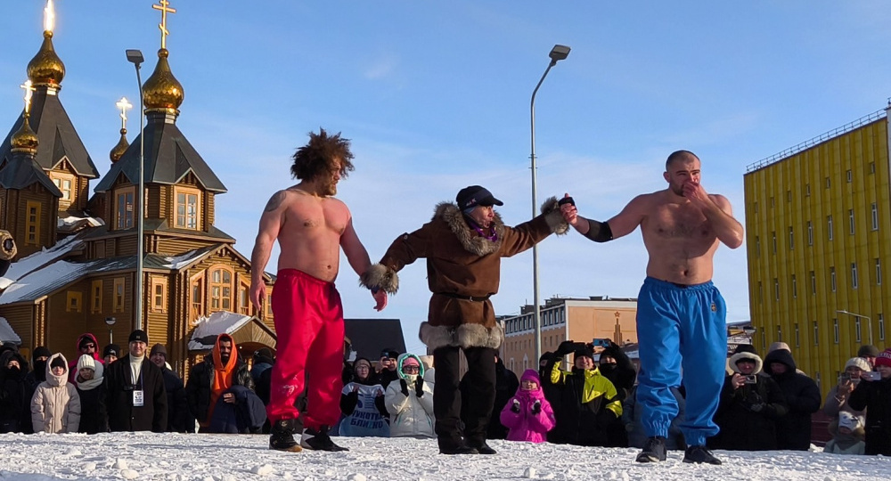 Россиянин Хасан Хубаев победил в соревнованиях по чукотской борьбе тэйкэв