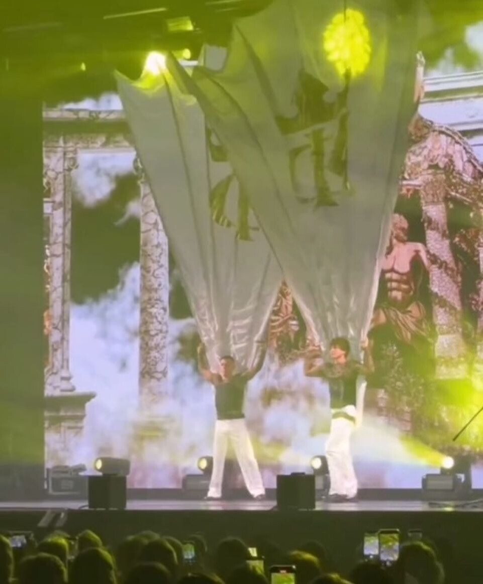    Филипп Киркоров в Барнауле. Источник: кадр видео, vk.com/barneos22