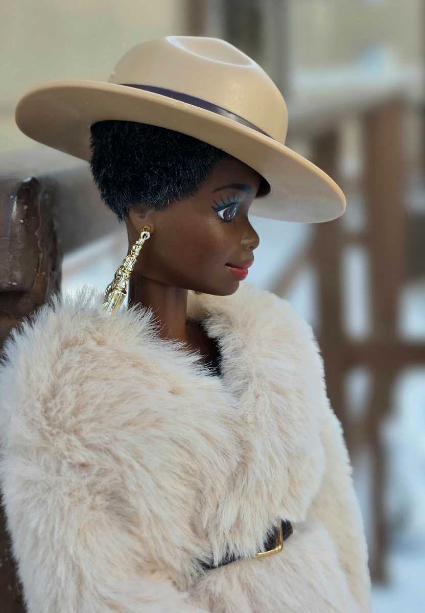 Барби Кения на теле Клодетт БМР