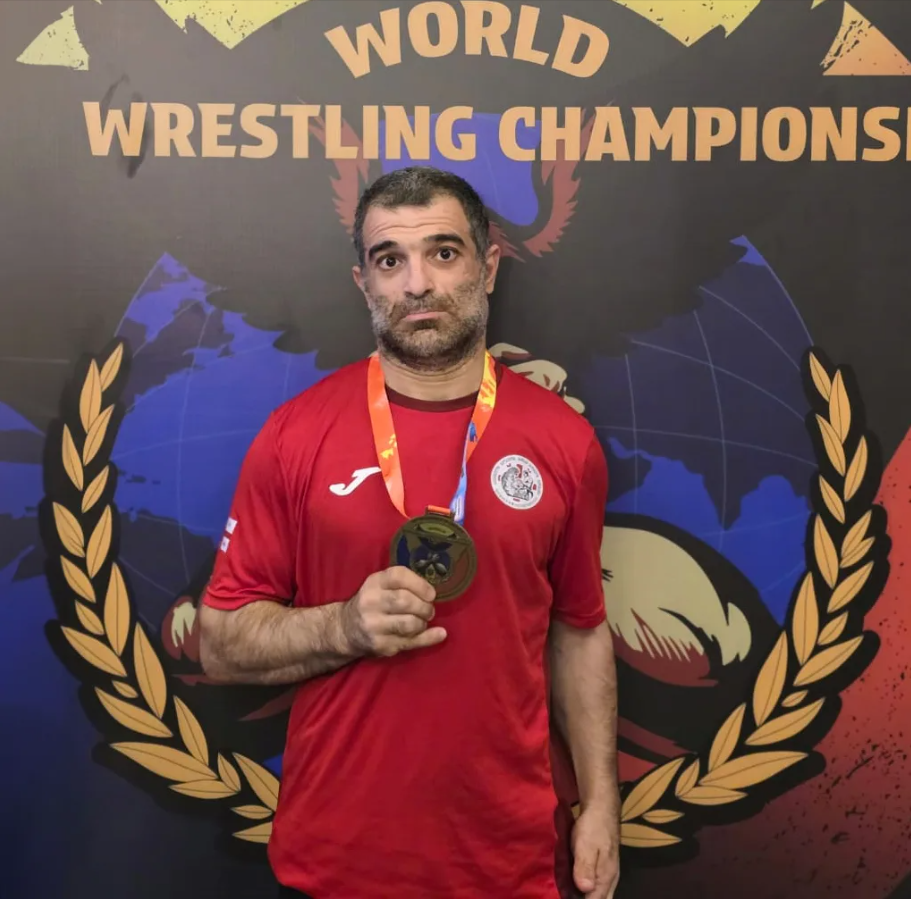 Вахтанг Ахобадзе - чемпион-параармрестлер, покоривший себя и мир