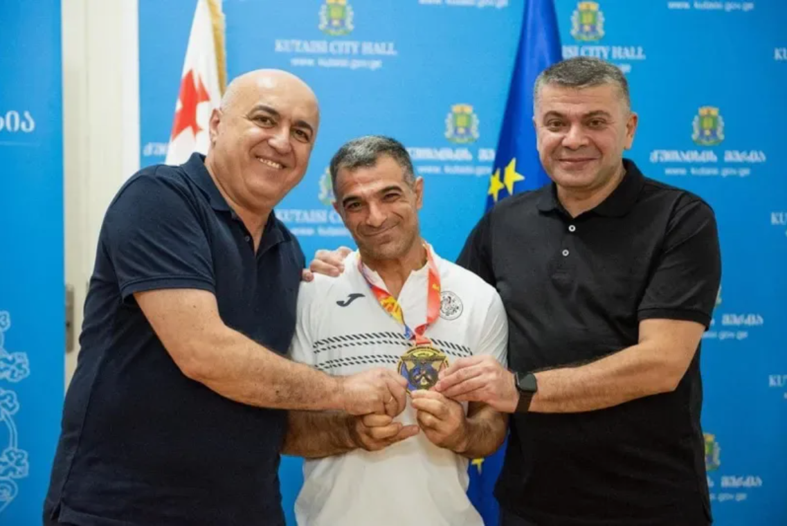 Вахтанг Ахобадзе - чемпион-параармрестлер, покоривший себя и мир