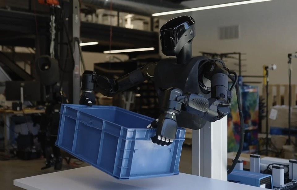    Разработчики рассказывают, что роботы Phantom MK1 умеют стрелять, минировать, штурмовать, вести разведку, сидеть в засаде, держать оборону и так далее. Фото: foundation.bot