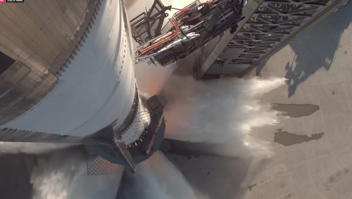 Кадр из видео Tesla  📷
