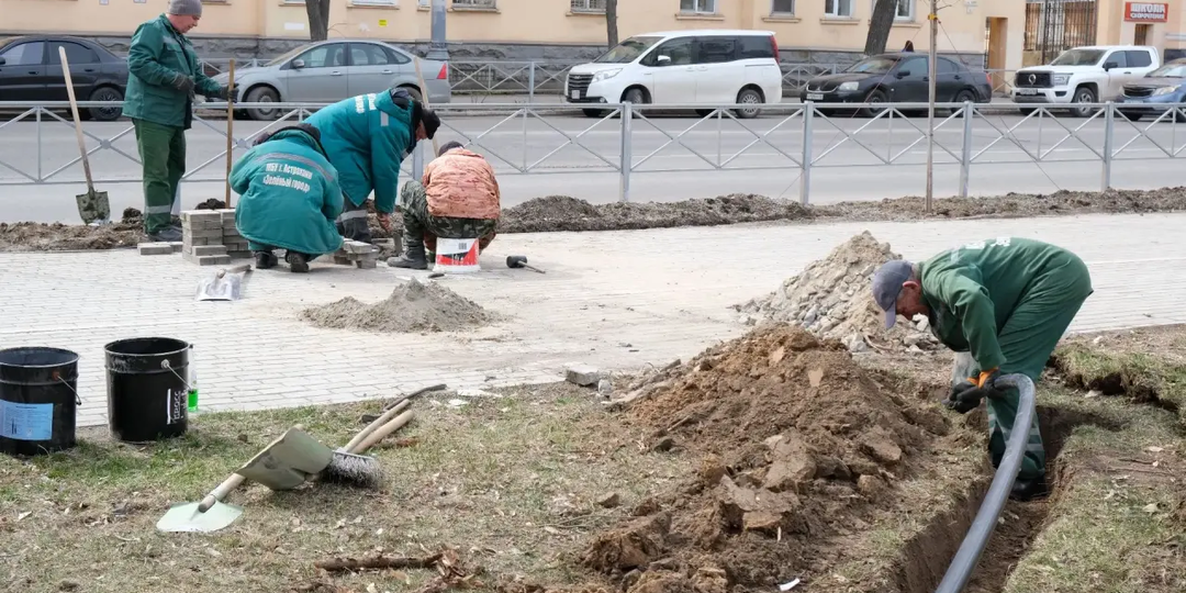 Новую поливочную систему прокладывают в центре Астрахани