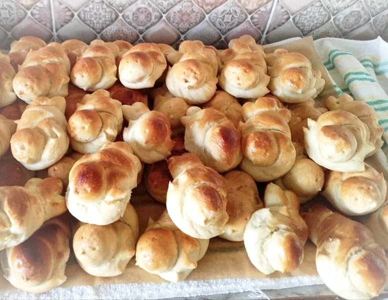 Этих жаворонков испекли наши Давид и Никита, а мамы им немного помогли! После литургии в храме все получат угощение.