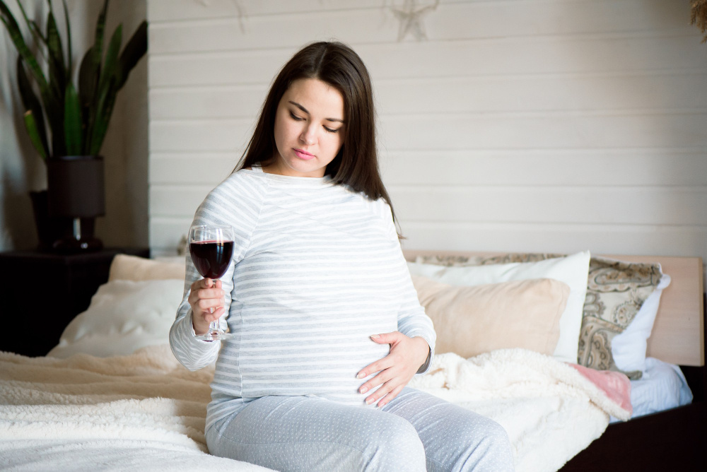 Спиртное во втором триместре. (источник изображения: freepik.com)