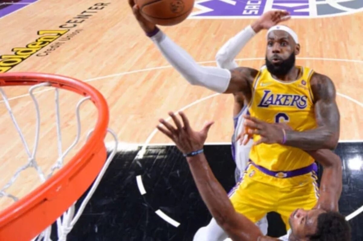   Леброн Джеймс установил рекорд по числу матчей в регулярных чемпионатах НБА