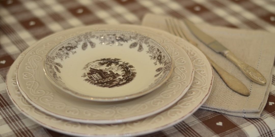 Современные тарелки в винтажном стиле