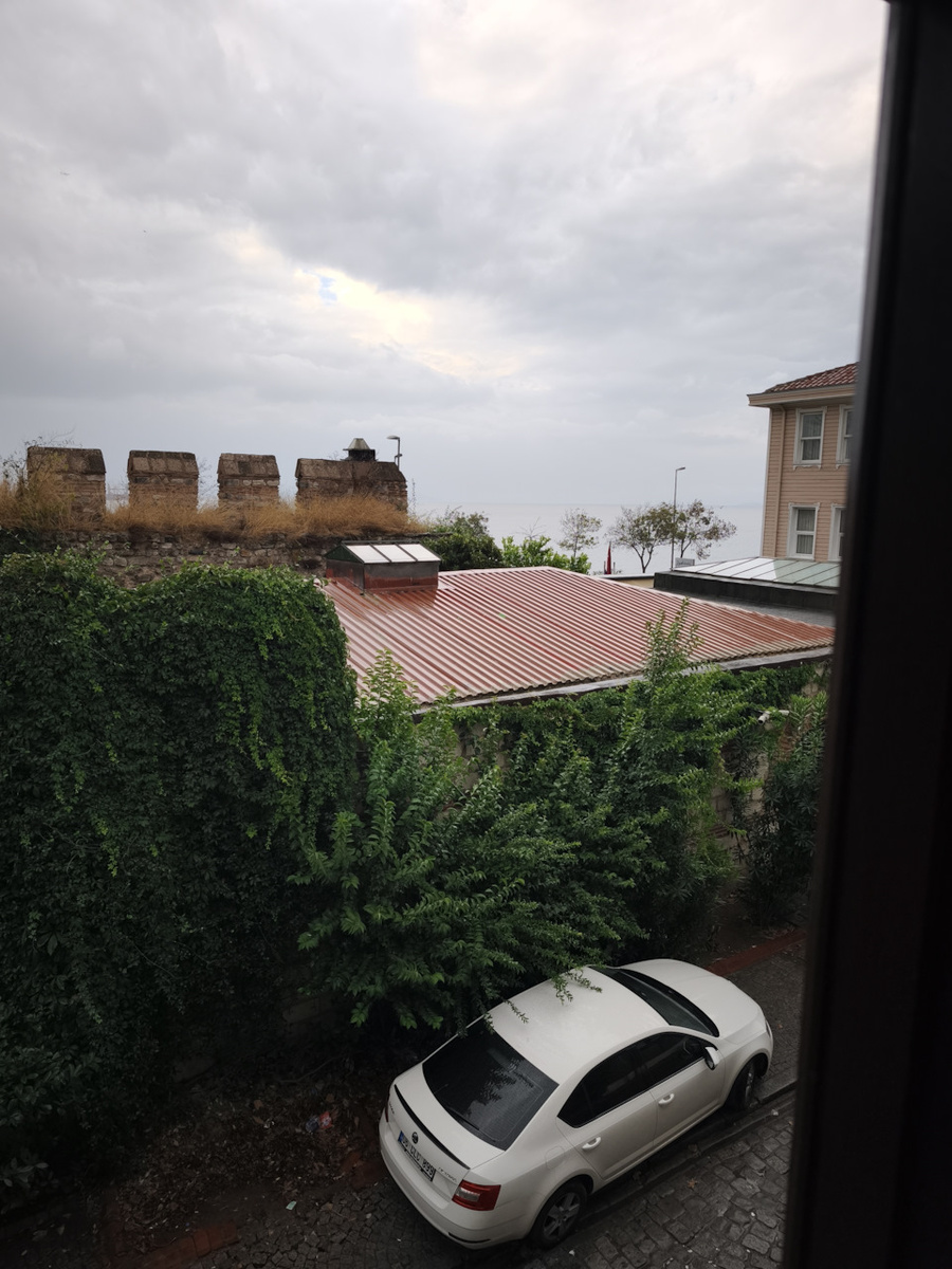 Вид на Мраморное море из окна нашей гостинцы, Стамбул