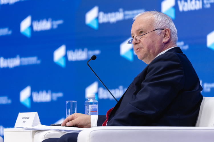    Александр Рар: «Принципиальная позиция Европы выглядит примерно так: пока длится война на Украине, мы не станем устанавливать никаких деловых контактов с Россией, а продолжим ее изолировать и выталкивать в Азию».   
Фото: «БИЗНЕС Online»