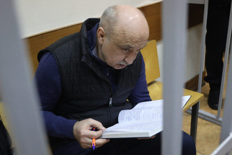 Бывший ректор Казанского федерального университета Ильшат Гафуров, осужденный на 22 года колонии строгого режима, также попытался уйти на СВО. Однако судья, как отмечали наши источники, ходатайство Гафурова рассматривать не стала Фото: «БИЗНЕС Online»