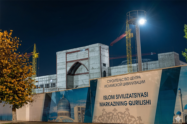    Оценивать сооружения такого масштаба дистанционно — дело неблагодарное. Подобные проекты нужно видеть вживую, чтобы в полной мере прочувствовать их монументальность.   
Фото: Азат Ахунов