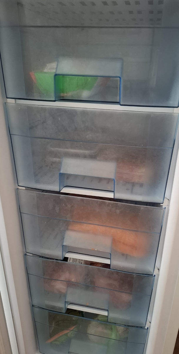 Пессимист скажет:"Она на половину пуста!" А оптимист:"Она на половину полна!"