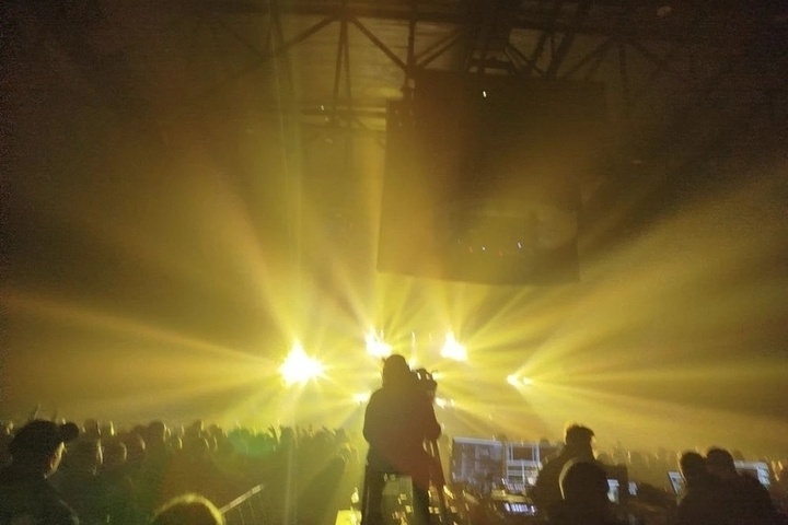 Раскупили даже билеты за 20 тысяч рублей: в Барнауле с аншлагом выступил Филипп Киркоров