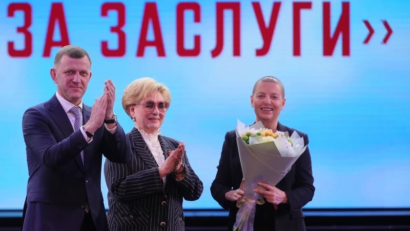     Маргарита Симоньян без парика на сцене. Администрация и городская Дума Краснодара