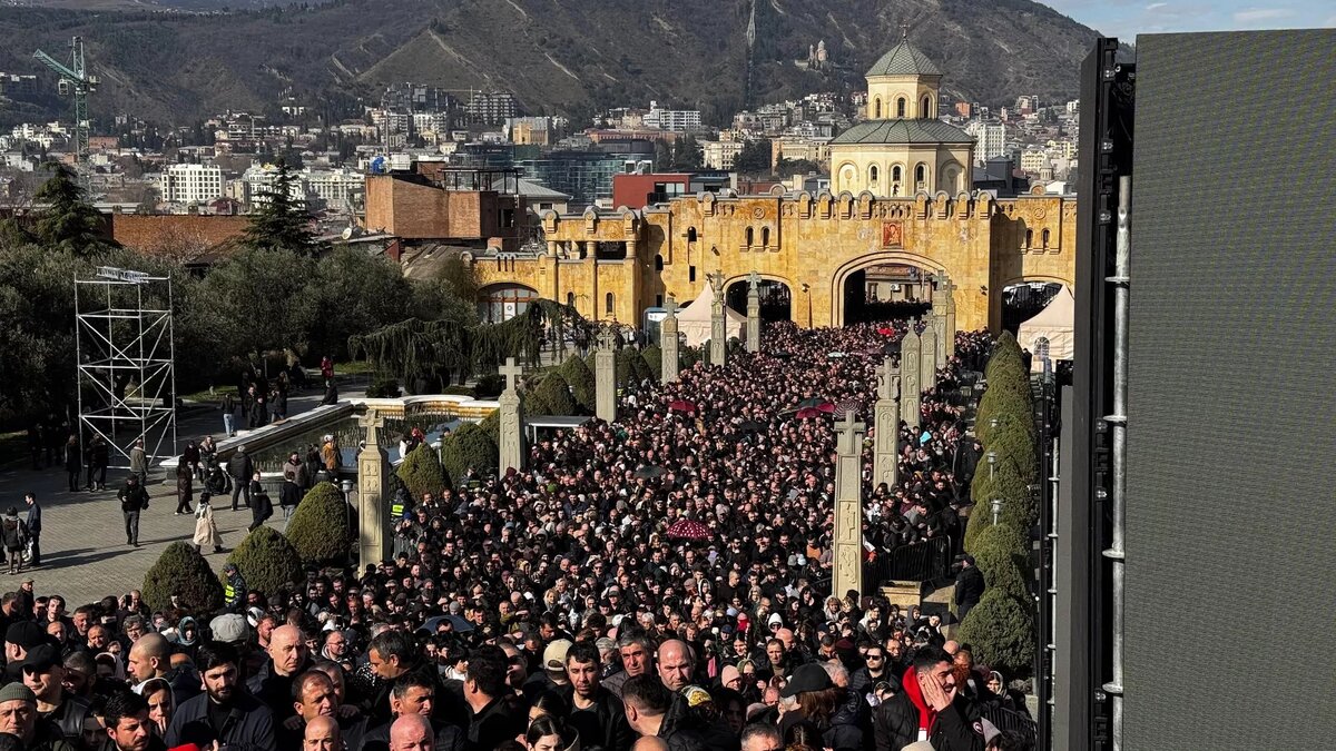 Траурная церемония прощания с Патриархом всея Грузии Илией Вторым в храме Самеба