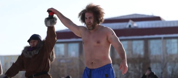 Против такого чукотского богатыря ни один японский борец сумо не устоит / скриншот кадра видео канал Владислав Кузнецов в Мах