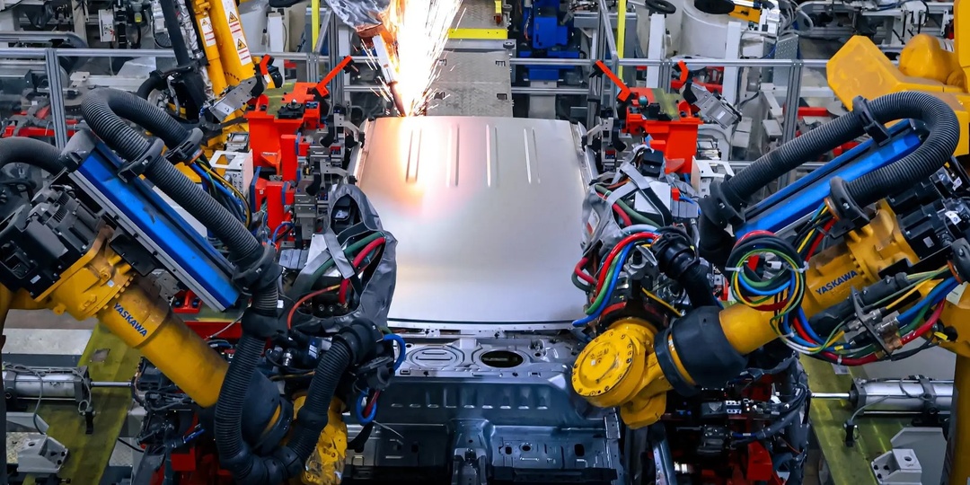 В Петербурге стартует выпуск новых российских кроссоверов. Что за кроссоверы и сколько стоят?