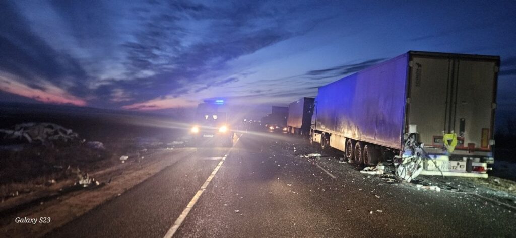    В Оренбуржье два человека погибли при столкновении легковушки с грузовиком Оренбуржье