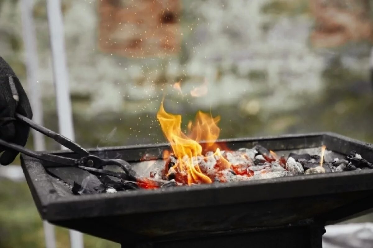    Мужчина получил серьёзный ожог лица в Прикамье, плеснув бензин в мангал