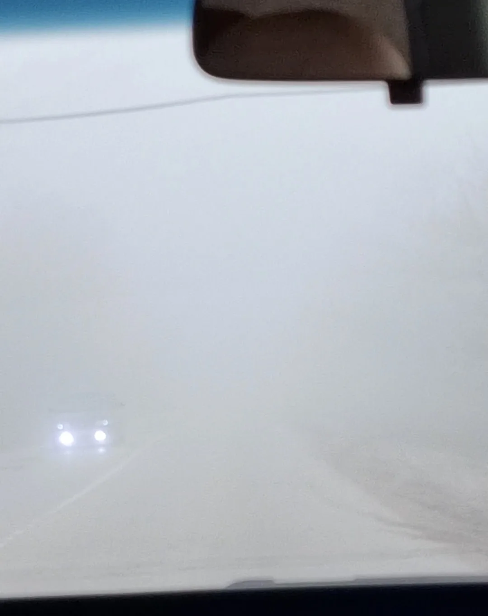 Туманная дорога в горах Дагестана.