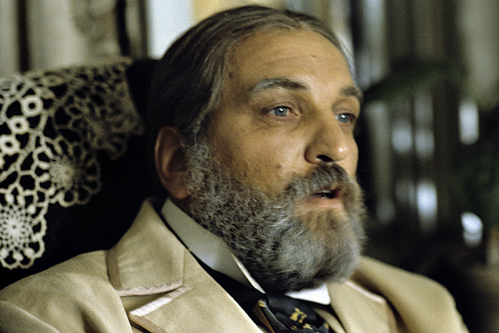 Кадр из фильма «Жестокий романс» (1984). https://historydata.ru/