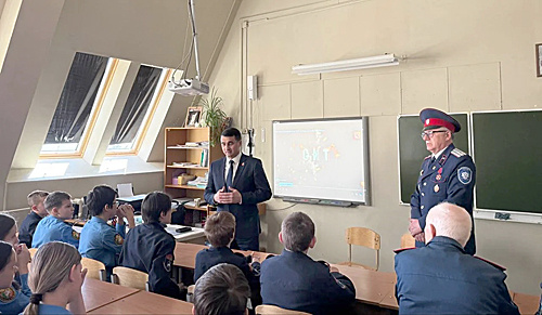    Е.Н. Камфарин и С.И. Марков на встрече со школьнкиами. / ФОТО автора Администратор