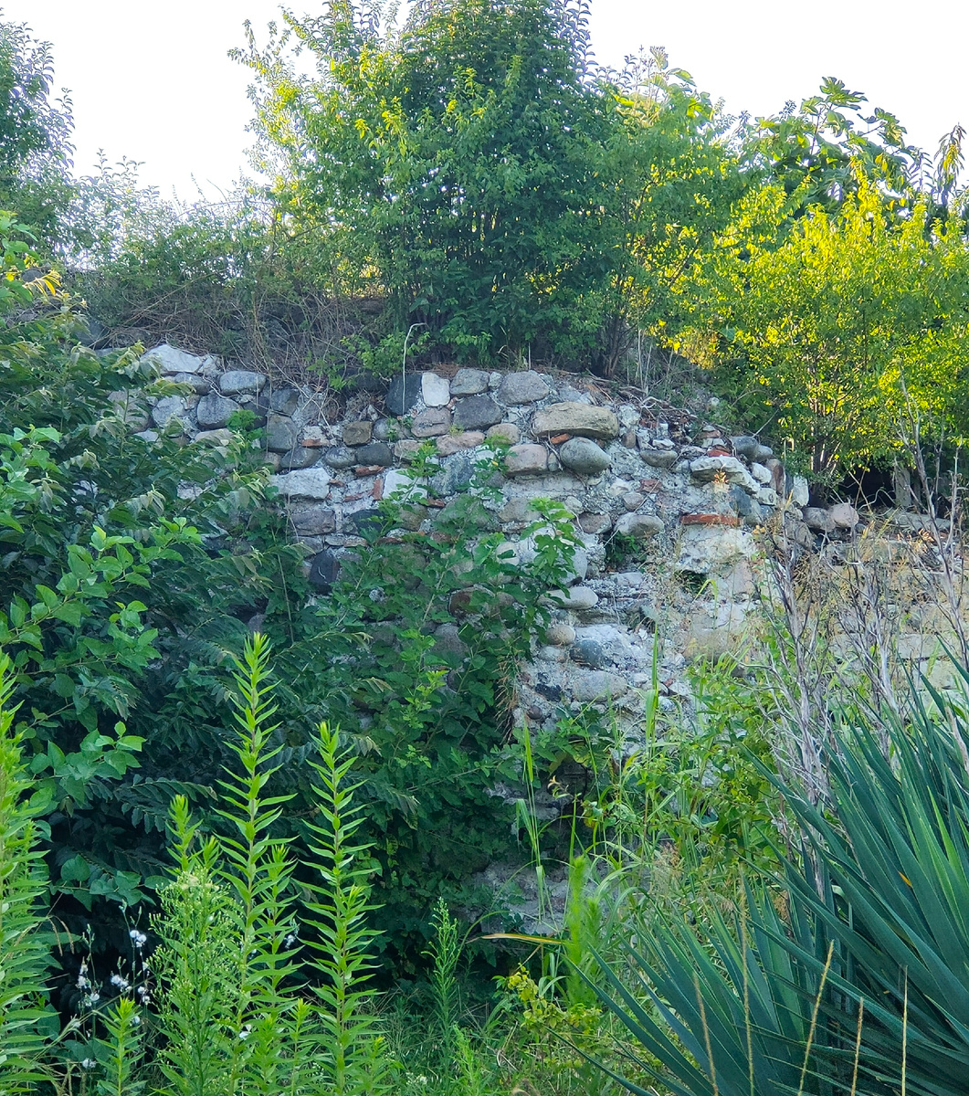 Древние стены 