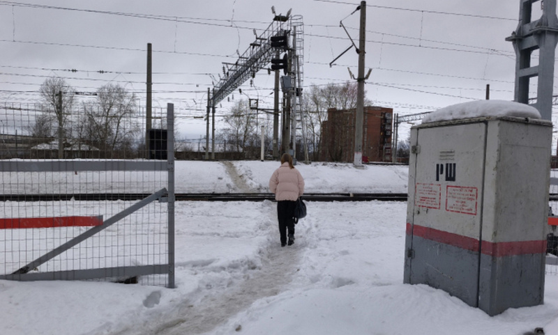    Бетонный блок на ж/д переходе в Петрозаводске не смог остановить горожанИрина Яковлева