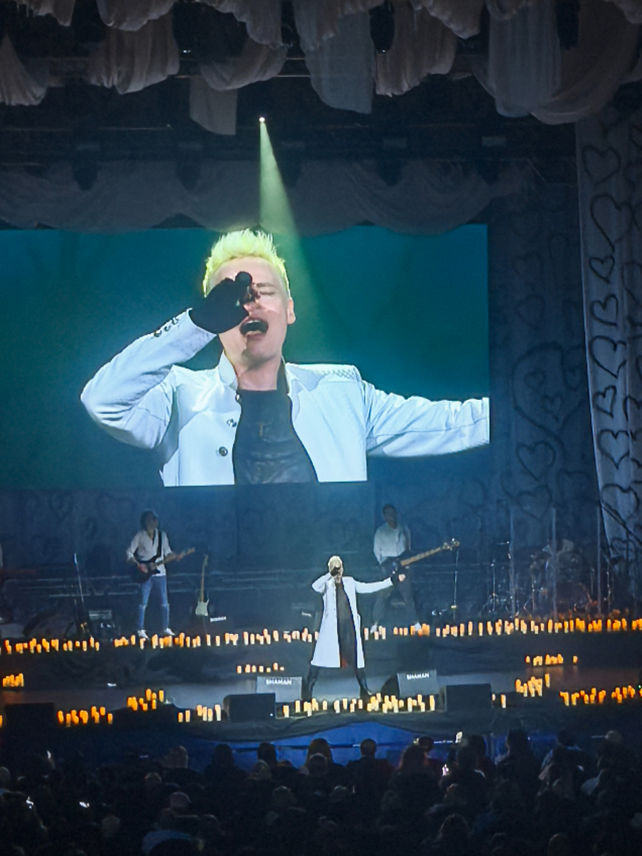 Фото автора. Шаман на концерте в Челябинске