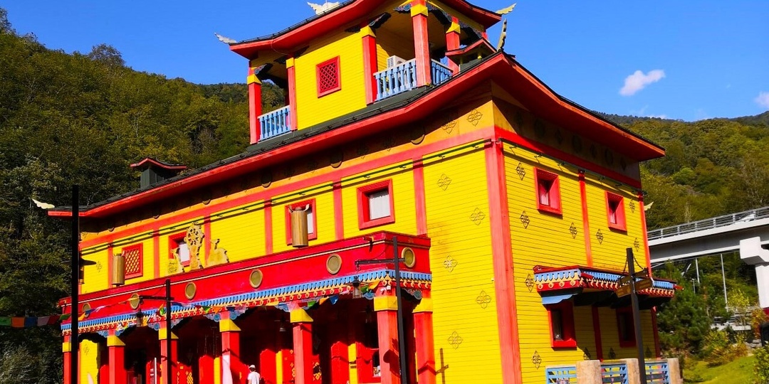 Откройте для себя многогранную Россию в этнопарке "Моя Россия" на Красной Поляне!