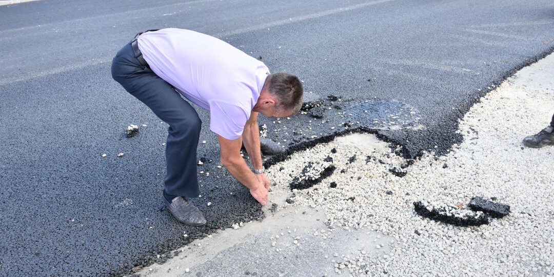 «Асфальт в никуда»: как чиновники и подрядчики годами разворовывали бюджет на дорогах