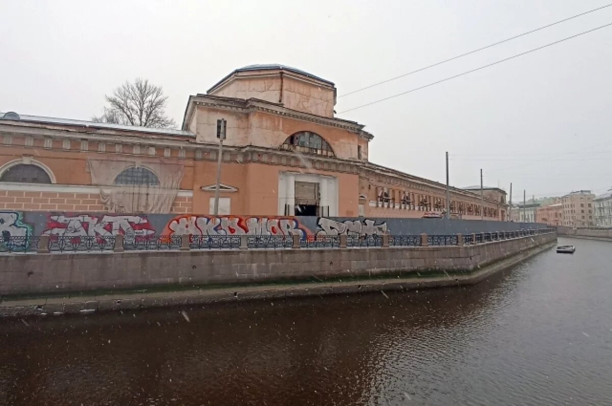    Тело мужчины с рюкзаком вытащили из Мойки в Петербурге