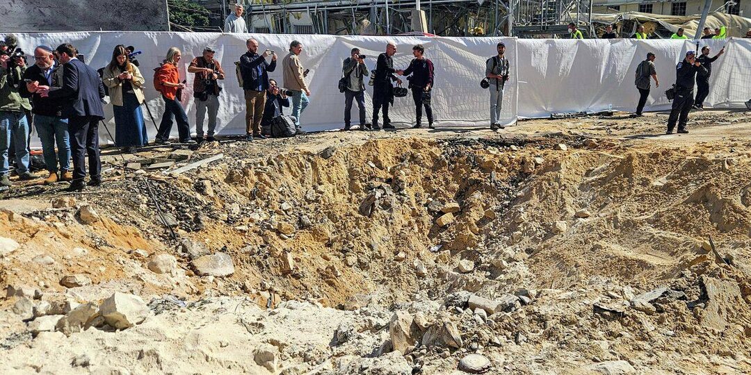 В Израиле за сутки более 300 человек пострадали от обстрелов