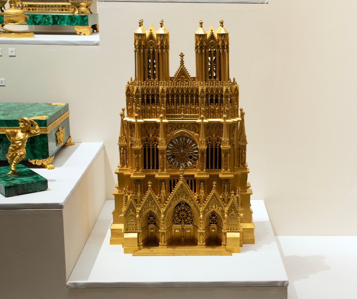 Часы "Реймсский собор" на выставке «Сокровища императорских резиденций. Царское Село»