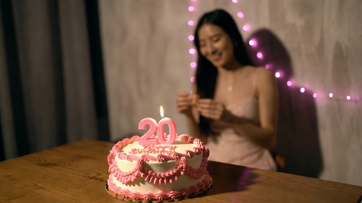 Прикольные поздравления женщине 20 лет в прозе